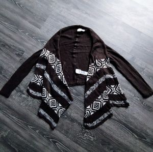 Canyon River Blues black and white geo print cardigan